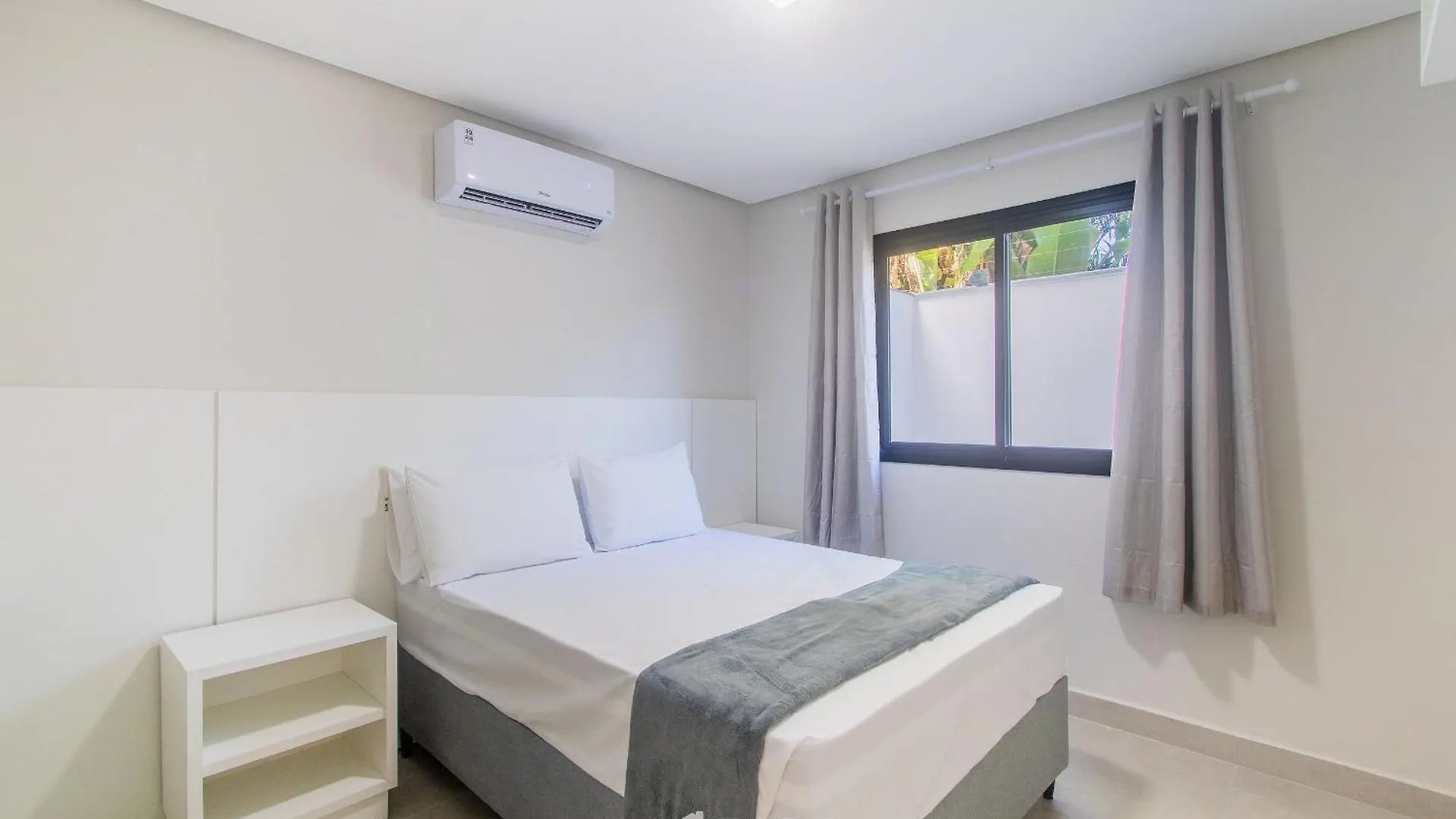 Apartamentos Com Piscina A 700M Da Praia De Taperapuan Nvm Porto Seguro 0*,  Brazil