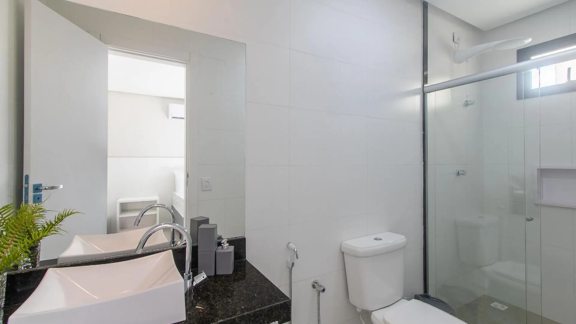 Apartamentos Com Piscina A 700M Da Praia De Taperapuan Nvm Porto Seguro 0*,  Brasil