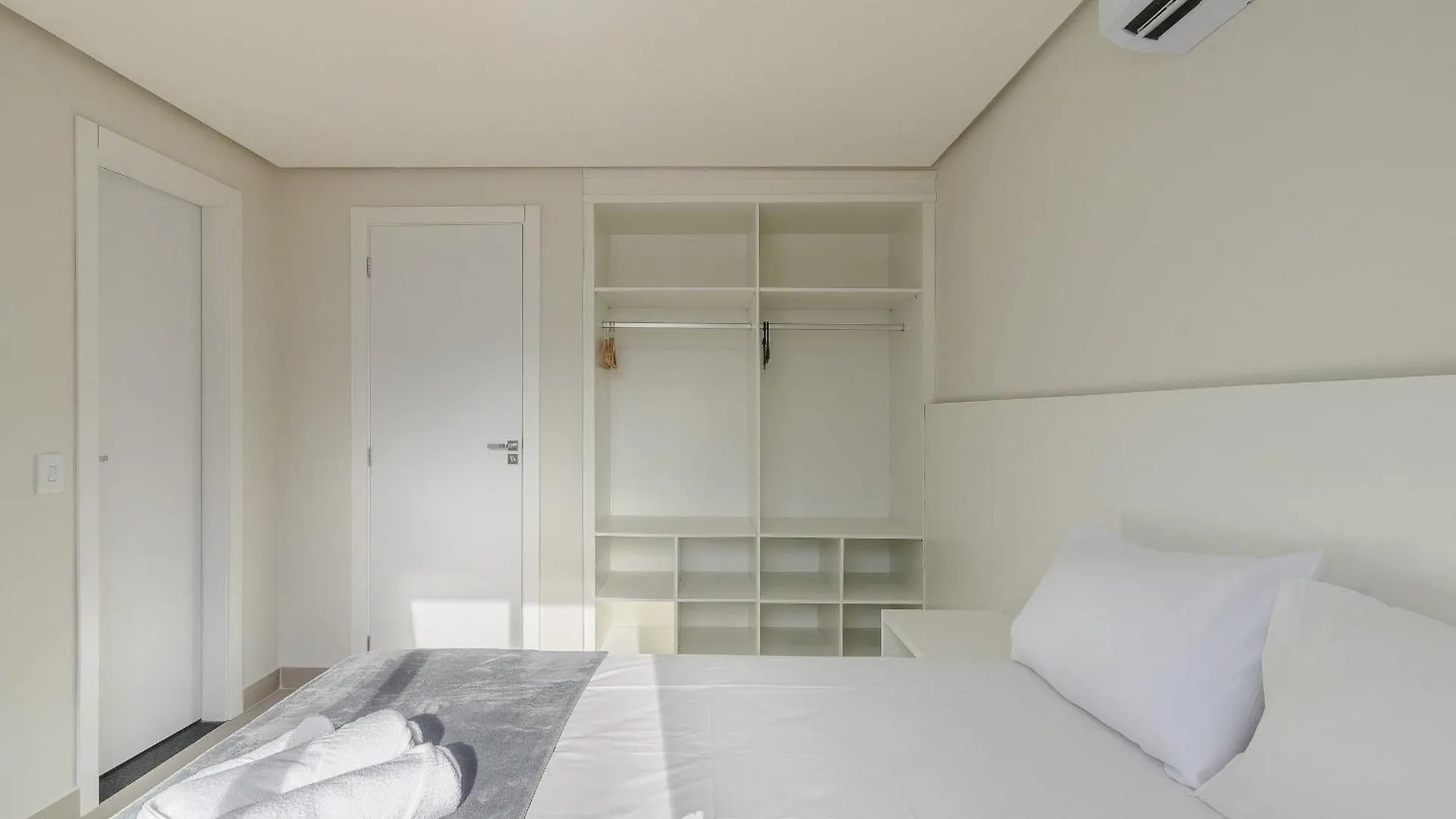 Apartamentos Com Piscina A 700M Da Praia De Taperapuan Nvm Porto Seguro